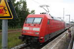 BR 101/747629/101-021-im-bahnhof-ribnitz-damgarten-west 101 021 im Bahnhof Ribnitz-Damgarten West am 25.7.21