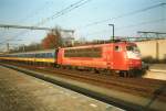 br-103-ex-e03/380365/db-103-180-mit-ns-ic-wagen-in DB 103 180 mit NS-IC-Wagen in Venlo am 26 Juli 1998.