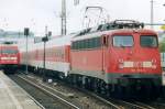 Am 25 Mai 2004 steht 110 356 mit DB Nachtzug in Hamburg-Altona.