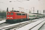 BR 110/797578/am-13-jaenner-2000-zieht-110 Am 13 Jänner 2000 zieht 110 257 ein Belgischen Internationalzug durch Köln-Deutz.