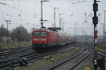 BR 112/724469/112-187-verlaesst-als-re5-den 112 187 verlsst als RE5 den Bahnhof Stralsund Hbf am 21.12.20