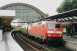 CNL 459 nach Kobnhavn verlsst, gezogen von 120 v157, deutschlands kleinster IC-Bahnhof Hamburg-Dammtor an 25 Mai 2004.