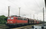 BR 140/500508/kohlezug-mit-140-652-macht-pause Kohlezug mit 140 652 macht Pause in Wels Hbf am 4 Juni 2004.