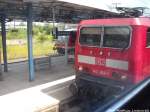 143 254-1 als RE5 mit ziel Stralsund Hbf & 628 / 928 654 mit ziel Reuterstadt Stavenhagen im Bahnhof Neubrandenburg am 16.6.14