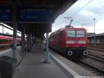 143 250 mit Weien Pufferringen als RE3 mit ziel Greifswald im Bahnhof Stralsund Hbf am 5.5.14