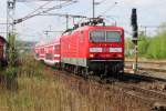 BR 143/382060/am-12-april-2014-verlaesst-143 Am 12 April 2014 verlsst 143 883 mit S-Bahn nach Bad Schandau Pirna.