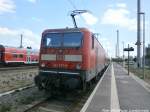 143 867 steht als S7 mit ziel Halle (S) Hbf im Bahnhof Halle-Nietleben zu Abfahrt bereit am 15.5.15