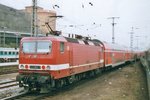 BR 143/490332/von-passierender-zug-aus-genommen-wurde Von passierender Zug aus genommen wurde 143 963 am 2 Oktober 2002.