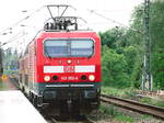 143 002 mit ihrer S7 bei der Einfahrt in den Bahnhof Halle-Rosengarten am 23.5.17