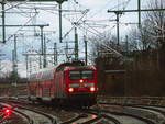 143 810 bei der Einfahrt in den Bahnhof Halle/Saale Hbf am 25.1.18