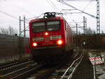 143 810 bei der Einfahrt in den Bahnhof Halle/Saale Hbf am 25.1.18
