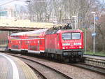 BR 143/598787/143-810-mit-ziel-nietlebn-im 143 810 mit ziel Nietlebn im Bahnhof Halle Zscherbener Strae am 31.1.18
