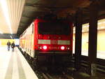 143 810 fuhr am 12.3.18 als S7 mit ziel Halle-Nietleben auerplanmig von Gleis 2 im Tunnelbahnhof Halle-Neustadt