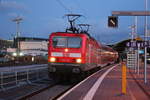 BR 143/695759/143-114-und-143-925-steht 143 114 und 143 925 steht als S7 mit ziel Halle-Nietleben im Bahnhof Halle/Saale Hbf am 12.2.20