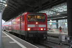 BR 143/724010/143-168-mit-ziel-eilenburg-im 143 168 mit ziel Eilenburg im Bahnhof Halle/Saale Hbf am 10.12.20