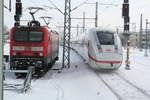 BR 143/729665/143-932-und-412-040-im 143 932 und 412 040 im Bahnhof Halle/Saale Hbf am 10.2.21