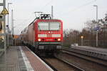 BR 143/776345/143-957-bei-der-einfahrt-in 143 957 bei der Einfahrt in den Bahnhof Delitzsch ob Bf am 13.1.22