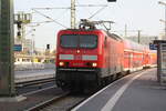 BR 143/783169/143-932-von-eilenburg-kommend-bei 143 932 von Eilenburg kommend bei der Einfahrt in den Endbahnhof Halle/Saale Hbf am 12.4.22