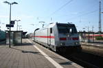 BR 146/670377/146-562-mit-einem-intercity-2 146 562 mit einem InterCity 2 im Bahnhof Emden Hbf am 24.8.19