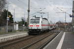 BR 146/729818/146-565-mit-einem-intercity-bei 146 565 mit einem InterCity bei der Durchfahrt im Bahnhof Zberitz am 19.3.21