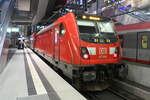 br-147/758457/147-006-mit-dem-fex-im 147 006 mit dem FEX im Bahnhof Berlin Hbf (Tief) am 5.8.21