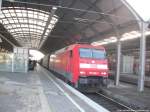 BR 152/390398/152-130-2-mit-einem-gueterzug-beim 152 130-2 mit einem Gterzug beim durchfahren des Bahnhofs Halle (Saale) Hbf am 27.11.14