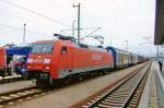 BR 152/418857/transwaggonzug-mit-152-099-steht-am Transwaggonzug mit 152 099 steht am 22 Mai 2010 in Ingolstadt Nord.