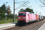 BR 152/707704/152-018-mit-einem-gueterzug-bei 152 018 mit einem Gterzug bei der durchfahrt in Zberitz am 14.7.20