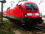 182 005 verlässt als RE1 mit ziel Frankfurt (Oder) den Bahnhof Güsen (b Genthin) am 2.6.18