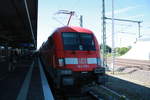 BR 182/710527/182-004-mit-ziel-eisenhuettenstadt-im 182 004 mit ziel Eisenhttenstadt im Bahnhof Magdeburg Hbf am 31.7.20