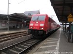 BR 185/491154/185-203-mit-einen-gueterzug-bei 185 203 mit einen Gterzug bei der durchfahrt in Gelnhausen am 31.3.16