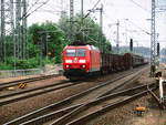 185 146 mit einen Güterzug bei der Durchfahrt in Güsen (b Genthin) am 2.6.18