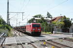 BR 185/709693/185-339-mit-einen-gueterzug-bei 185 339 mit einen Gterzug bei der durchfahrt in Niemberg am 30.7.20
