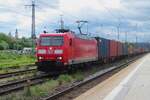 BR 185/780096/am-27-mai-2022-schleppt-185 Am 27 Mai 2022 schleppt 185 190 ein Containerzug durch Regensburg Hbf.