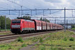 BR 189/704257/kohlezug-mit-189-074-durcheilt-am Kohlezug mit 189 074 durcheilt am 28 Juni 2020 Lage Zwaluwe.