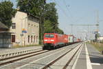 BR 189/711887/189-015-mit-einen-containerzug-bei 189 015 mit einen Containerzug bei der durchfahrt in Stumsdorf am 11.8.20