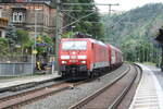 189 004 mit einem Gterzug bei der Durchfahrt im Bahnhof Schna in Richtung Tschechien am 6.6.22