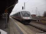 Mit Steuerwagen voraus kam 101 023-0 mit einem InterCity (IC) mit ziel Ostseebad Binz in den Bahnhof Bergen auf Rügen eingefahren am 20.1.14