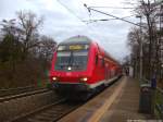 Mit Steuerwagen voraus steht 143 959 als S7 mit ziel Halle-Trotha im S-Bahnhof Halle Zoo am 12.12.14