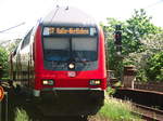 143 XXX kommt mit Steuerwagen voraus in den Bahnhof Halle-Rosengarten eingefahren am 18.5.17
