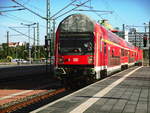 Mit dem DABbuzfa760 kommt 143 276 in den Bahnhof Halle/Saale Hbf eingefahren am 26.7.18