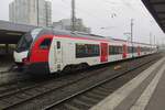 abellio-rail-nrw/765103/in-abweichende-farbenschema-steht-am-26 In abweichende Farbenschema steht am 26 Jänner 2022 Abellio 3427 008 in Essen Hbf.