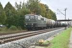 bayernbahn/864556/151-001-von-bayern-bahn-mit 151 001 von Bayern Bahn mit einem ler in Thngersheim gen Gemnden fahrend. 6.10.2024