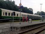 Der Personenzug von 112 708 und 86 1333 im Bahnhof Putbus am 7.7.17