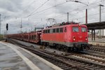 PKW-TRansportzug mit 140 184 durchfahrt am 27 April 2016 Bremen Hbf.