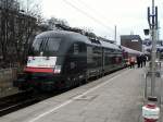 hamburg-koln-express-hkx/329996/es-64-u2-030-stand-mit-den ES 64 U2-030 stand mit den HKX am 17.03.14 in hh-altona