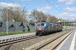 hsl-logistik-gmbh-2/736802/185-601-mit-151-xxx-der 185 601 mit 151 XXX der HSL bei der Durchfahrt im Bahnhof Schkopau am 26.4.21