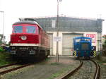 leipziger-eisenbahngesellschaft-mbh-leg/566854/232-238-und-v22-der-leg 232 238 und V22 der LEG abgestellt vor der LEG Werkstatt in Delitzsch am 17.7.17