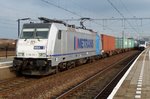 Metrans 186 291 dönnert durch Lage Zwaluwe am 22 Juli 2016.
