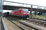 mitteldeutsche-regiobahn-mrb/720786/185-181-mit-einem-millitaerzug-beim 185 181 mit einem Millitrzug beim HAltevorgang am Bahnhof Leipzig-Engelsdorf am 12.9.20